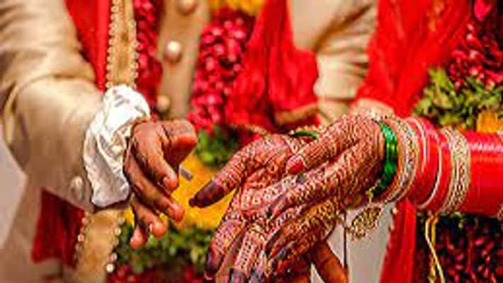 Desi bride wants to do pheras in nightsuit in viral video bmm Desi bride wants to do pheras in nightsuit in viral video bmm