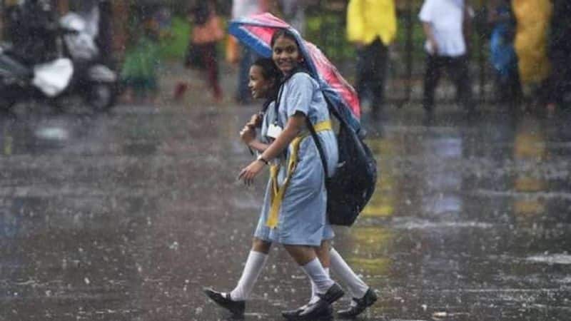 Today is a holiday for various districts due to rains in tamilnadu schools and colleges