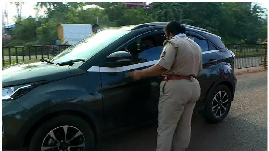 Karnataka covid control Vehicle inspection at the border more police deployed Karnataka covid control Vehicle inspection at the border more police deployed