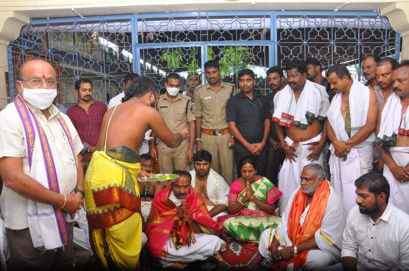 eatala rajender visited bhadradri  temple