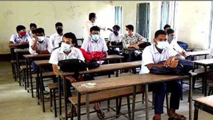 Not going to school has become a habit of the students in Murshidabad bpsb Not going to school has become a habit of the students in Murshidabad bpsb