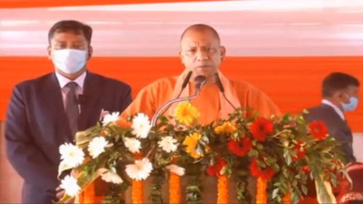 UP News CM blessed 2503 bride and groom said before 2017 the benefits of schemes were not available UP News CM blessed 2503 bride and groom said before 2017 the benefits of schemes were not available