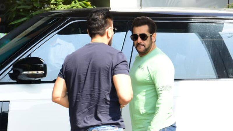salman khan spotted at airport and sara ali khan busy in film promotion, these bollywood celebs also seen KPJ