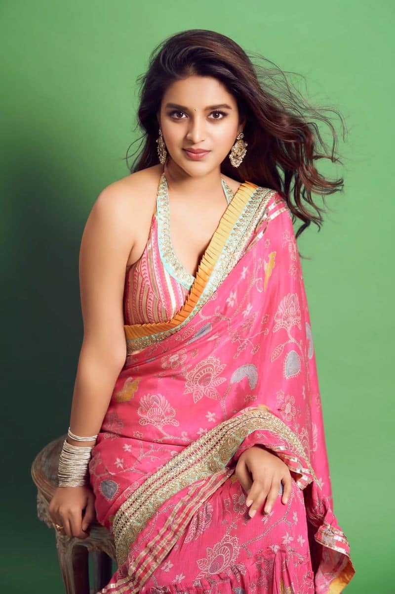 Ravishing Actress Nidhhi Agerwal Latest Gorgeous pink saree pictures