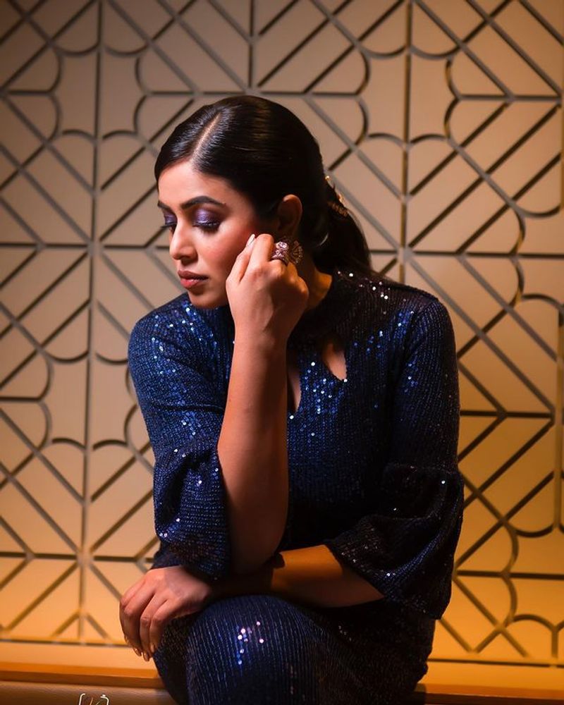 poorna intresting comments on balakrishna and sudheer her latest hot photos mind block
