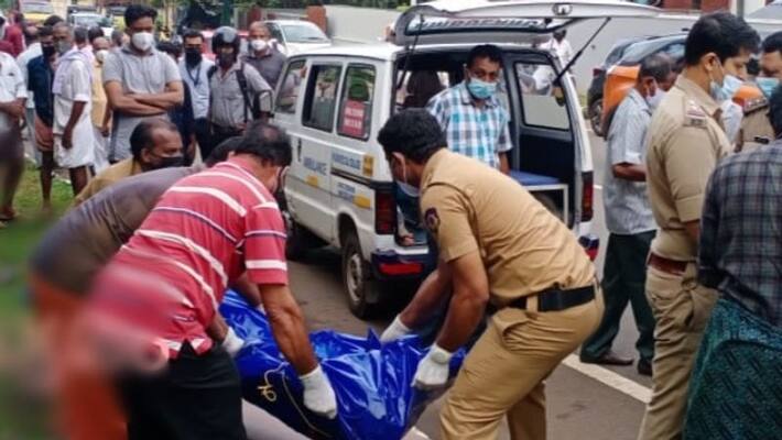 An elderly man died in a road fire Kozhikode An elderly man died in a road fire Kozhikode
