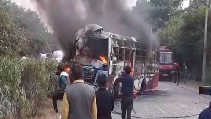 UP News A horrific road accident on Lucknow Rae Bareli road more than a dozen injured UP News A horrific road accident on Lucknow Rae Bareli road more than a dozen injured
