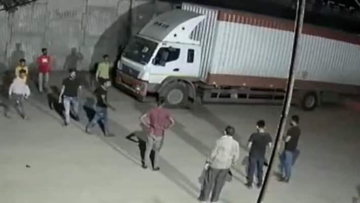 Vandalism and looting of transport traders' offices domjur howrah bsm Vandalism and looting of transport traders' offices domjur howrah bsm