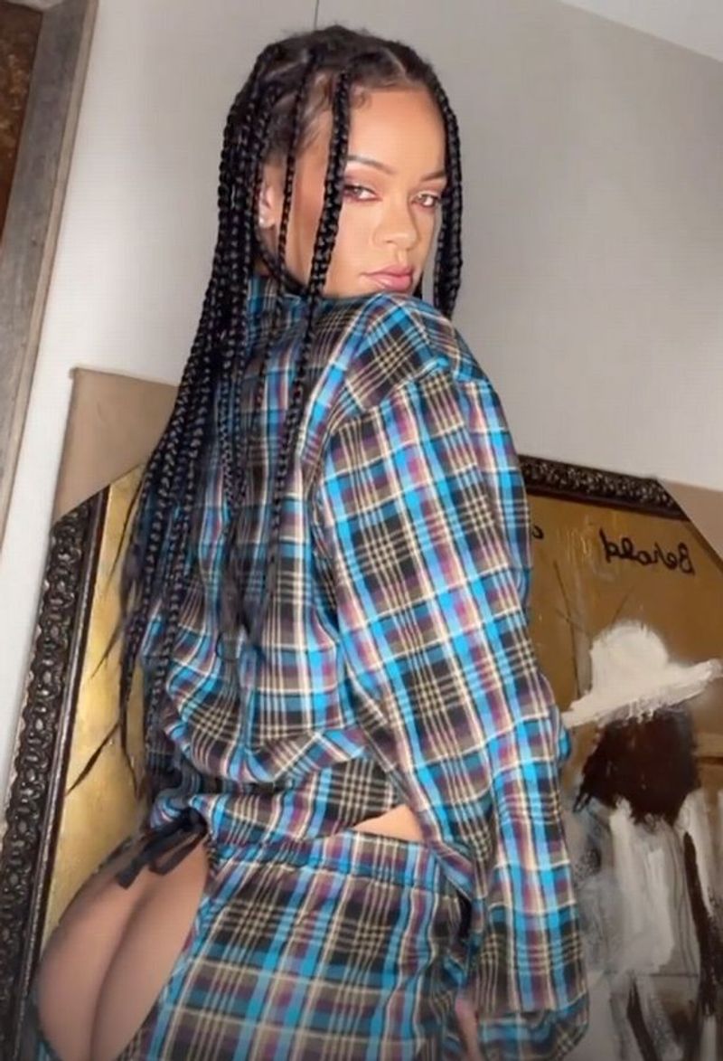 Rihanna HOT pictures in peep-hole shorts go viral; social media is on fire (Pictures) RCB