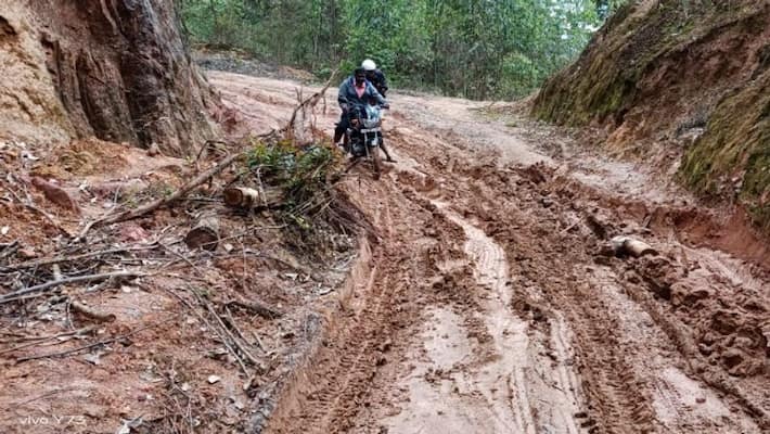 Construction of the flood-ravaged Munnar-Silent Valley road has not yet begun Construction of the flood-ravaged Munnar-Silent Valley road has not yet begun