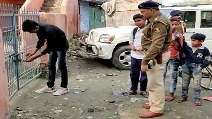 Bihar Saran Chhapra lateness teachers Student locked school then police station all 9 teachers found missing UDT Bihar Saran Chhapra lateness teachers Student locked school then police station all 9 teachers found missing UDT