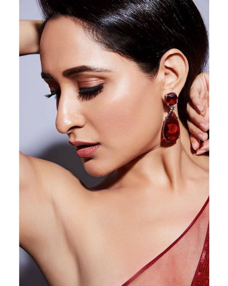 Akhanda heroine Pragya jaiswal stunning look in red saree