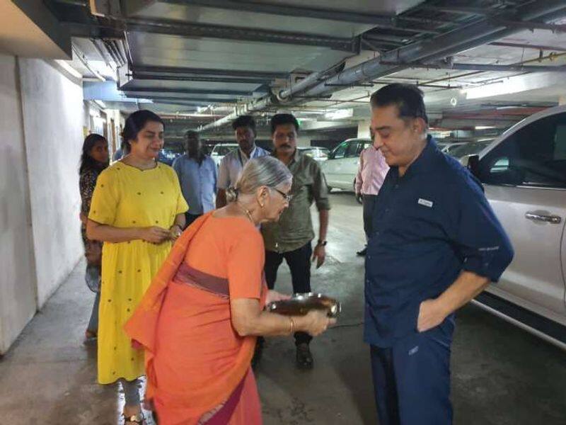 Actor kamal haasan admit the hospital and viral pictures is true or not  clarification