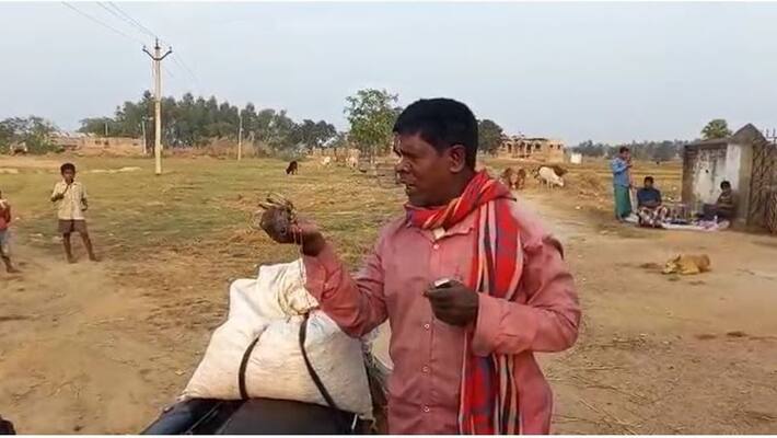 peanut seller song of Birbhum goes viral in Social Media bmm peanut seller song of Birbhum goes viral in Social Media bmm