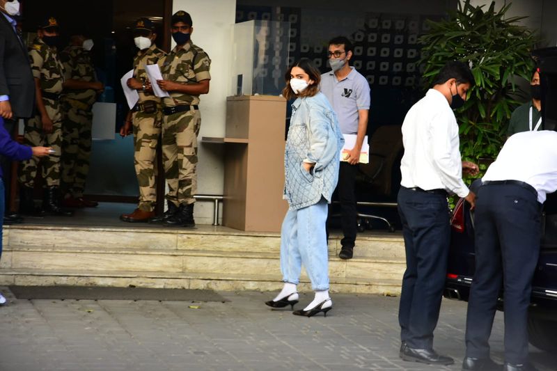 Deepika Padukone gets trolled for her fashion sense, airport look; yes, this is TRUE (Read this) RCB