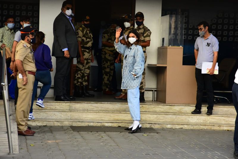 Deepika Padukone gets trolled for her fashion sense, airport look; yes, this is TRUE (Read this) RCB