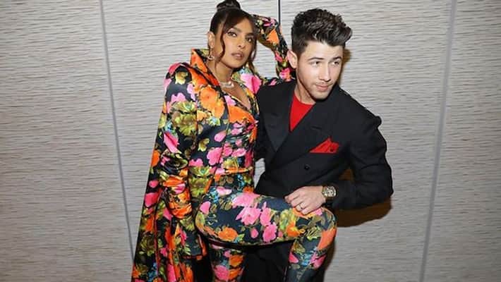 Nick Jonas was seen fixing Priyanka Chopra dress on British Fashion Awards 2021 kpg Nick Jonas was seen fixing Priyanka Chopra dress on British Fashion Awards 2021 kpg