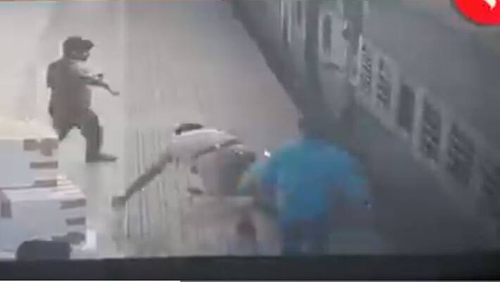 Railway protection force saves 71 year old woman slip down from moving train Mumbai ckm Railway protection force saves 71 year old woman slip down from moving train Mumbai ckm