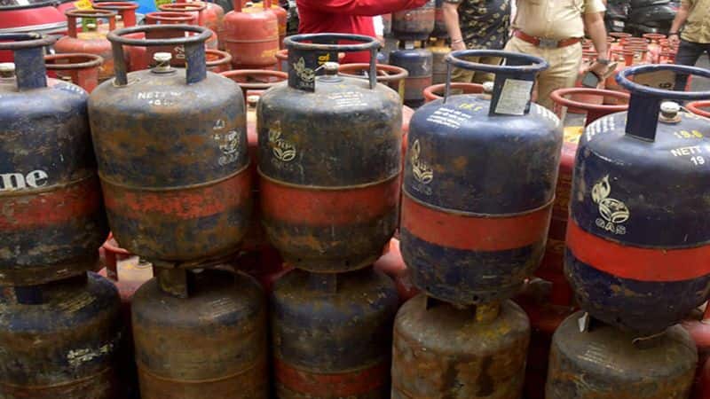 lpg cylinder price : Commercial LPG Cylinder Price Hiked
