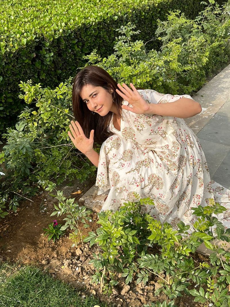 Actress Raashii Khanna Plants  Sapling On Her Birthday photo goes viral