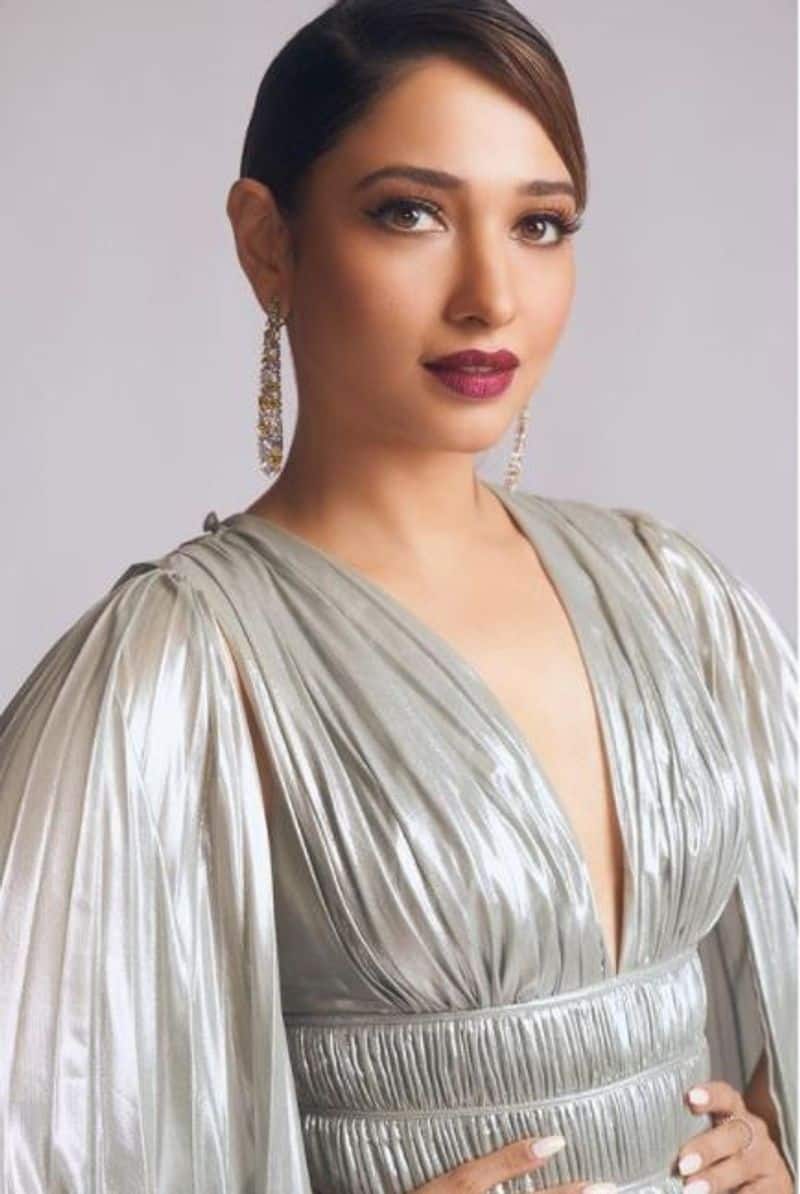 Alluring Actress tamannaah bhatia hot photos viral in internet