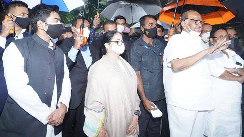 Mamata becomes BJP's oxygen supplier ... Congress