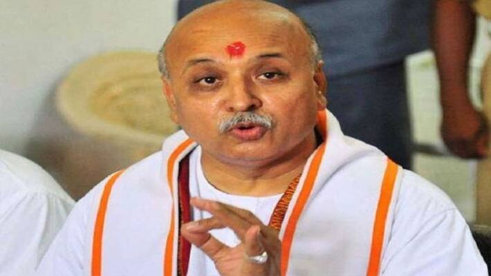 After reaching Gonda, Togadia again rained on Owaisi said Working as marketing manager for BJP After reaching Gonda, Togadia again rained on Owaisi said Working as marketing manager for BJP