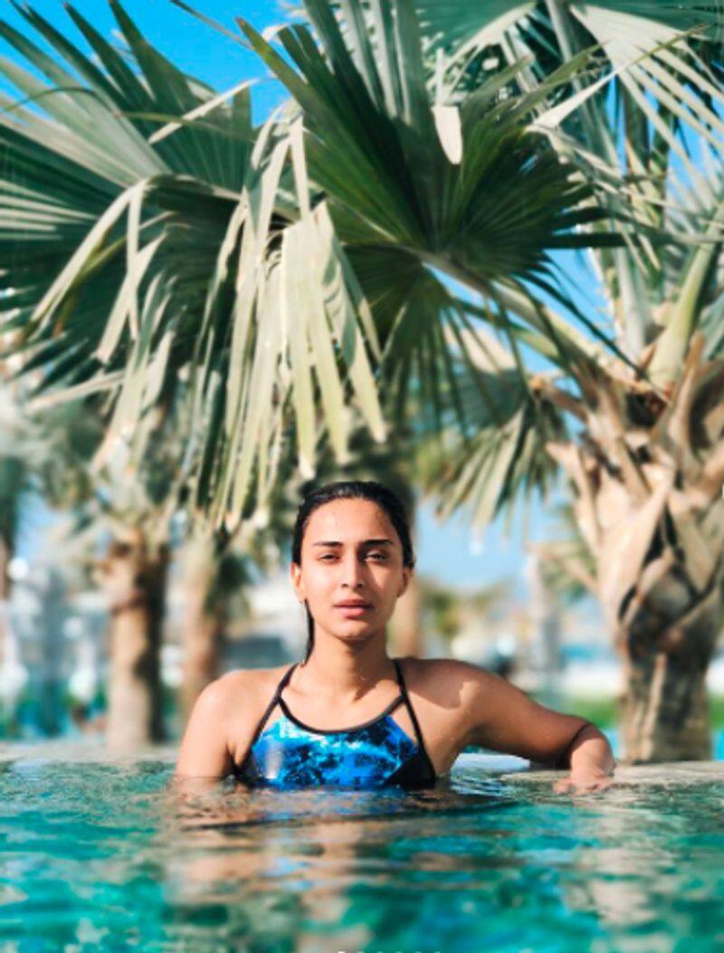 Erica Fernandes Hits The Water In Style Wearing A Printed Bikini In Dubai dpl
