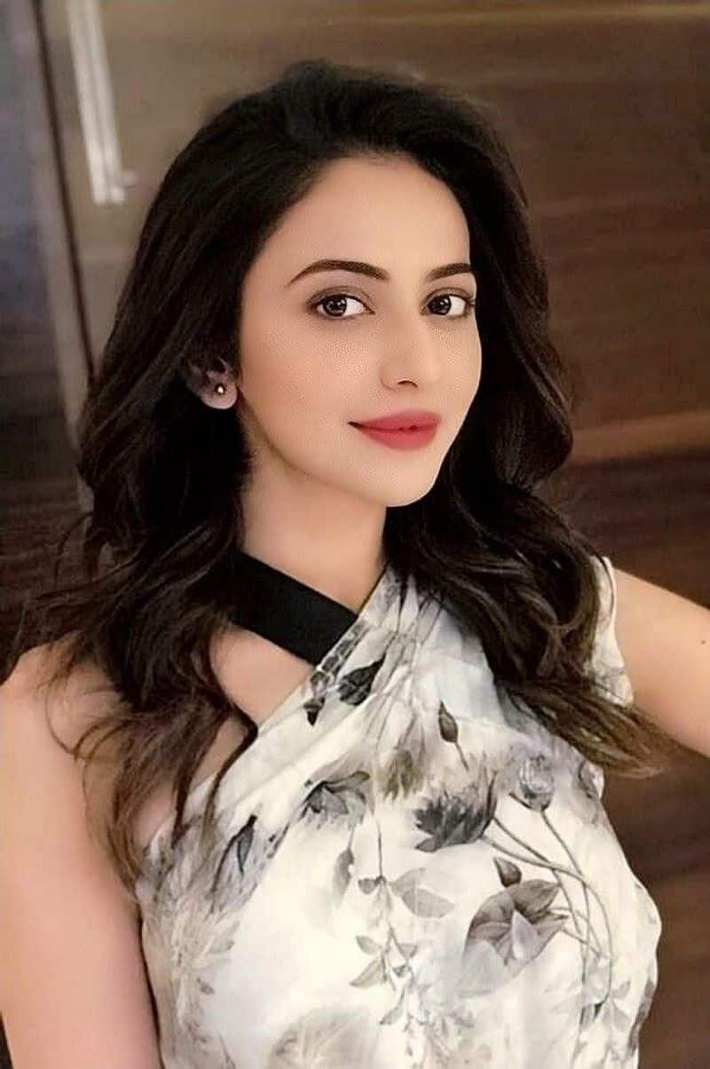 rakul preet singh shared black and whight hot pic netizens funny comments