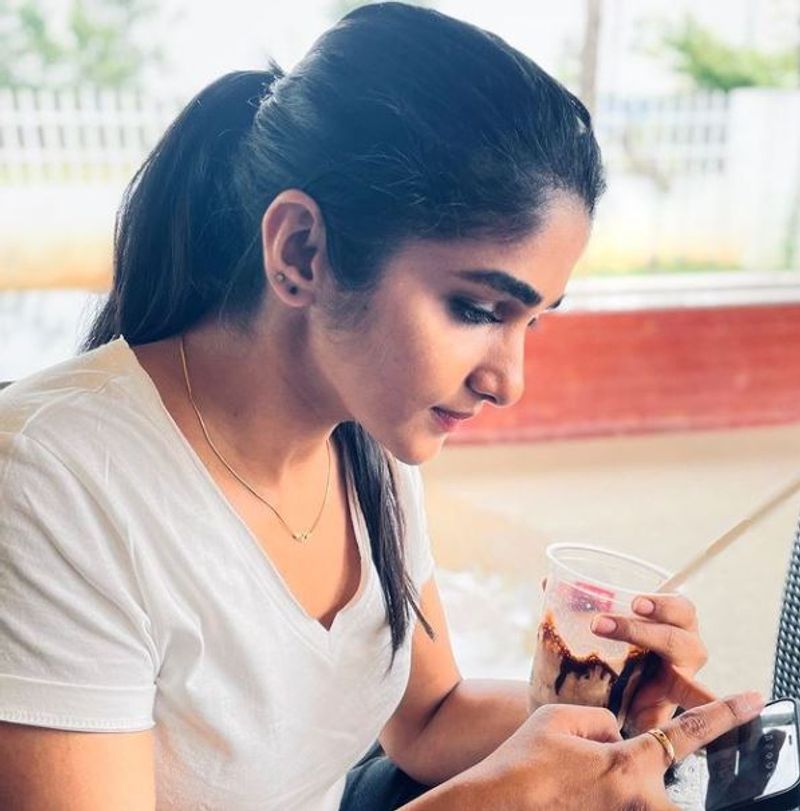 Bigg boss Divya Uruduga to play a guest role in Yogaraj Bhat Padavi Poorna film vcs