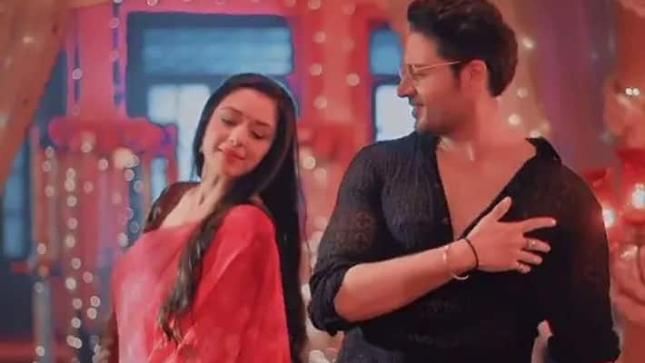 Anuj became romantic to Impress Anupama, couple was seen romancing in front of the family kpg Anuj became romantic to Impress Anupama, couple was seen romancing in front of the family kpg