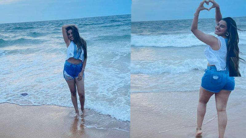 Bhojpuri actress akshara singh bold look from goa users comments vacation NTP
