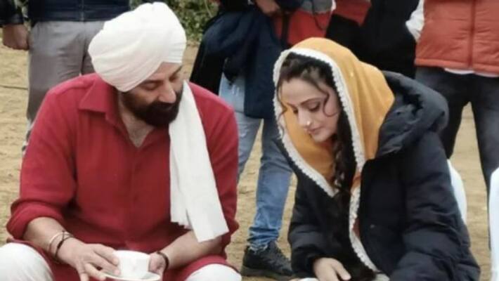 Gadar 2 film shooting Sunny Deol And Ameesha Patel look out Gadar 2 film shooting Sunny Deol And Ameesha Patel look out