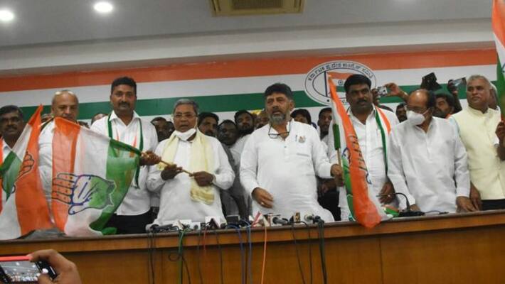 JDS and BJP many Leaders Joins Congress In KPCC Office On Dec 2nd rbj JDS and BJP many Leaders Joins Congress In KPCC Office On Dec 2nd rbj