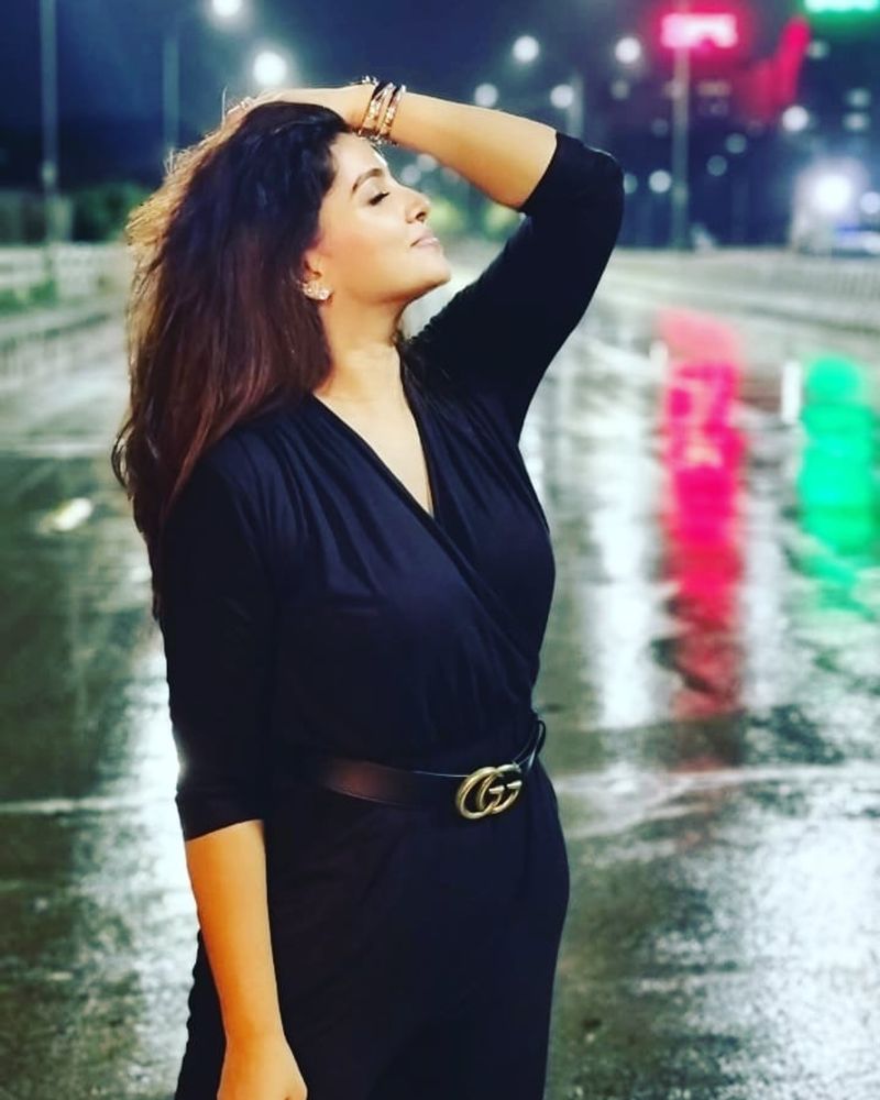 Actress sneha latest black dress hot photo fire in internet