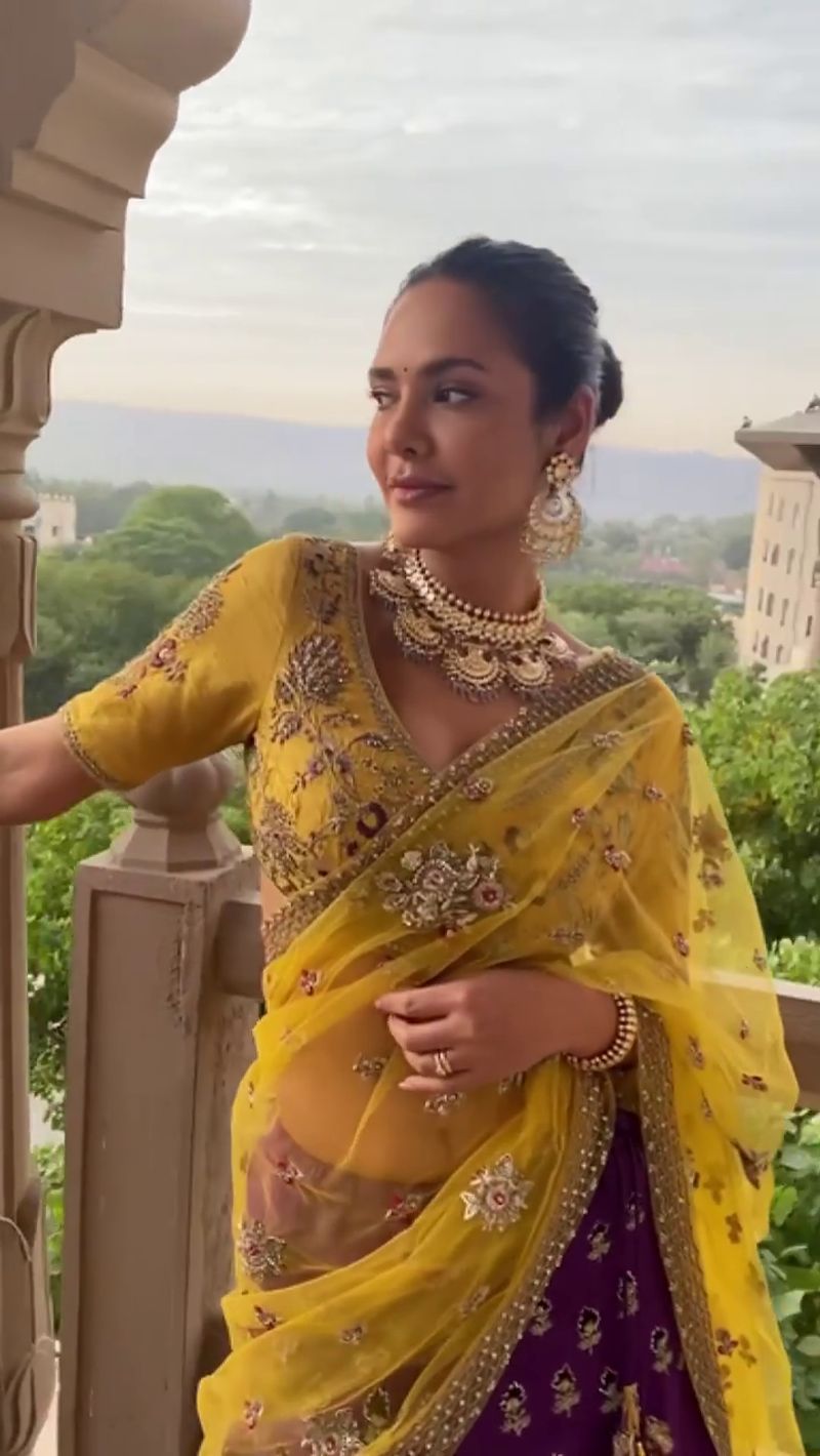 Esha Gupta stuns her fans in yellow half saree