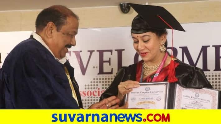 Kannada Actress Sudharani Awarded Honorary Doctorate In Arts gvd Kannada Actress Sudharani Awarded Honorary Doctorate In Arts gvd