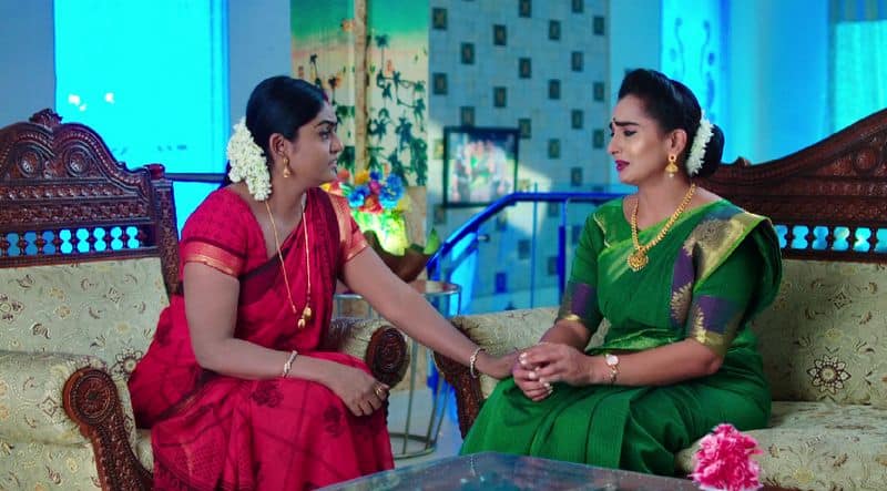 Priyamani lashes out at Monitha in todays Karthika deepam serial episode
