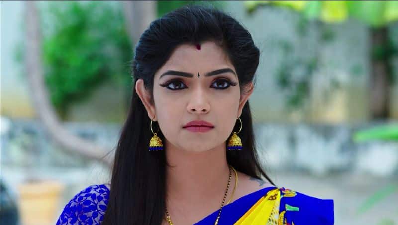 Priyamani lashes out at Monitha in todays Karthika deepam serial episode