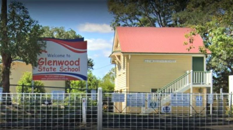 Teachers on leave in Queensland to protest against covid 19 vaccine mandatory