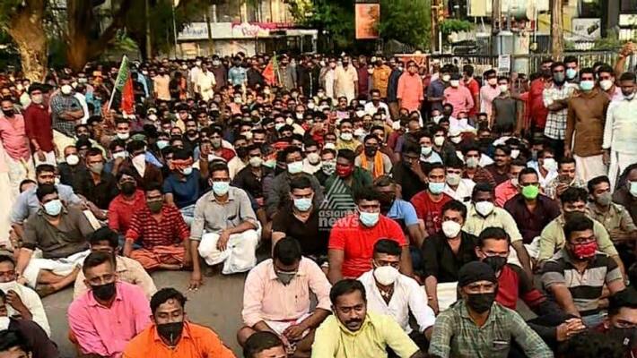 BJP workers gathered in Thalassery by breaking prohibition act BJP workers gathered in Thalassery by breaking prohibition act