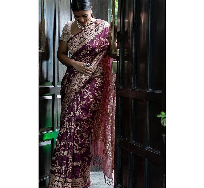 aishwarya rajesh red hot and elegant dressing photos