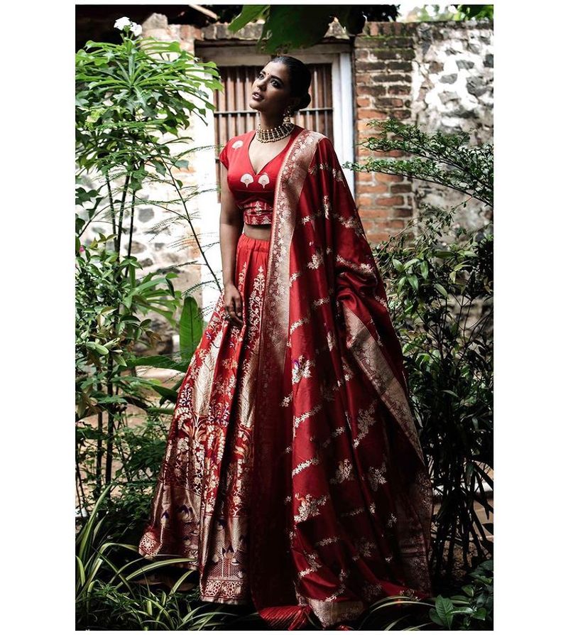 aishwarya rajesh red hot and elegant dressing photos