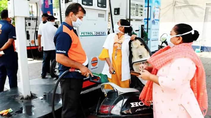 Petrol Diesel Price Today, 29 Jan 2022: Brent crude crosses USD 90, fuel price unchanged for 12 weeks ssa Petrol Diesel Price Today, 29 Jan 2022: Brent crude crosses USD 90, fuel price unchanged for 12 weeks ssa