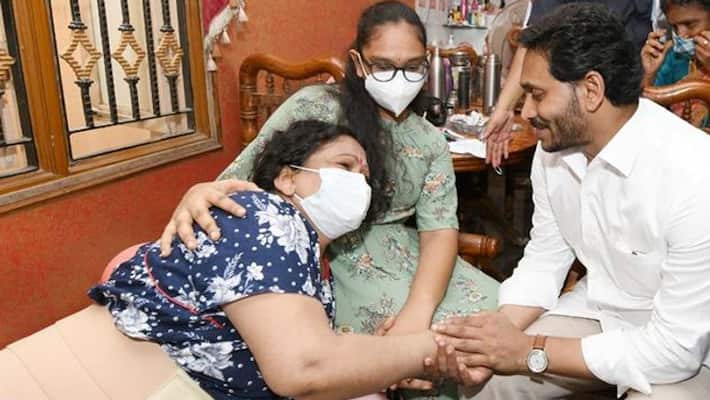 ap cm ys jagan visits injured woman home in tirupati ap cm ys jagan visits injured woman home in tirupati