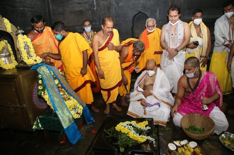 Karnataka Governor Thaawarchand Gehlot Visit Kolluru and Murdeshwar grg