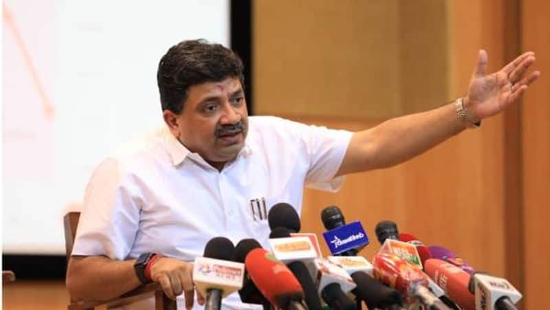 The Tamil Nadu Finance Minister has questioned whether it is fair for the central government to raise petrol prices and reduce the state government.