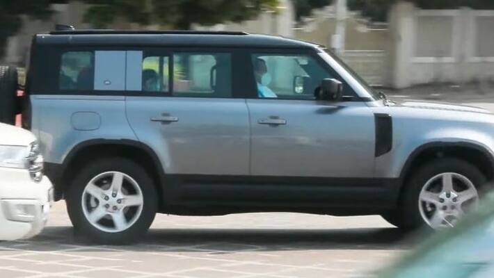 Watch viral video of new Ambani convoy led by Land Rover Defender Watch viral video of new Ambani convoy led by Land Rover Defender