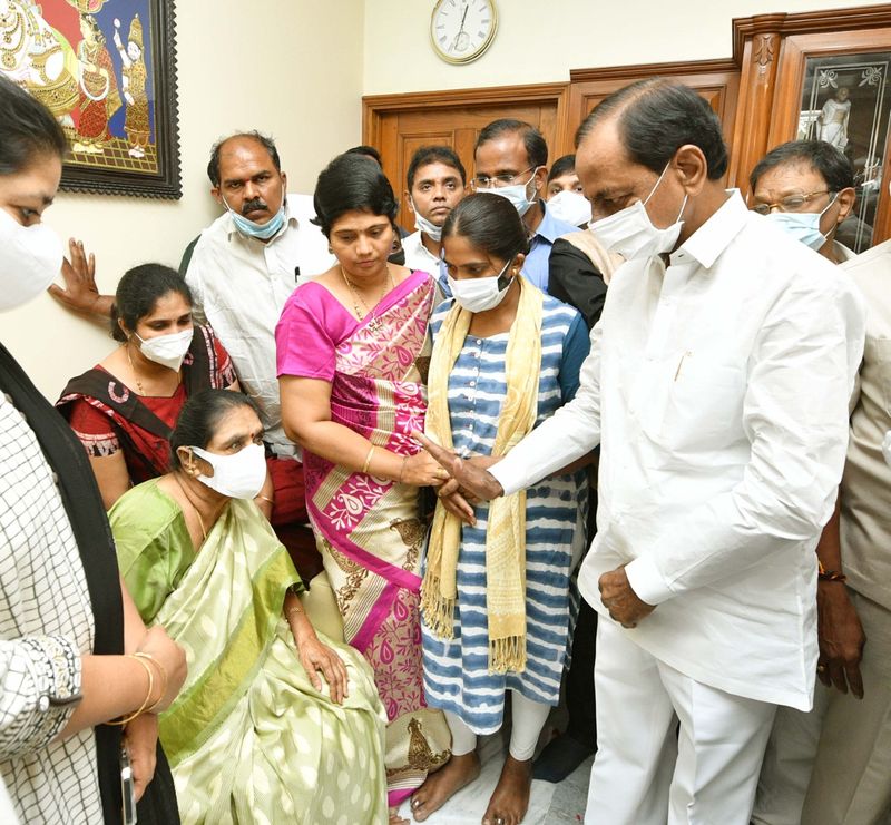 political leaders pays tribute to former ap cm konijeti rosaiah