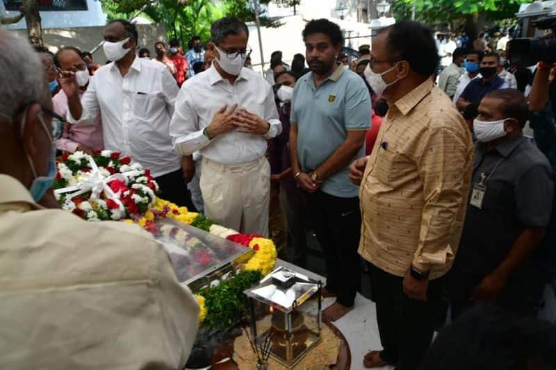 political leaders pays tribute to former ap cm konijeti rosaiah